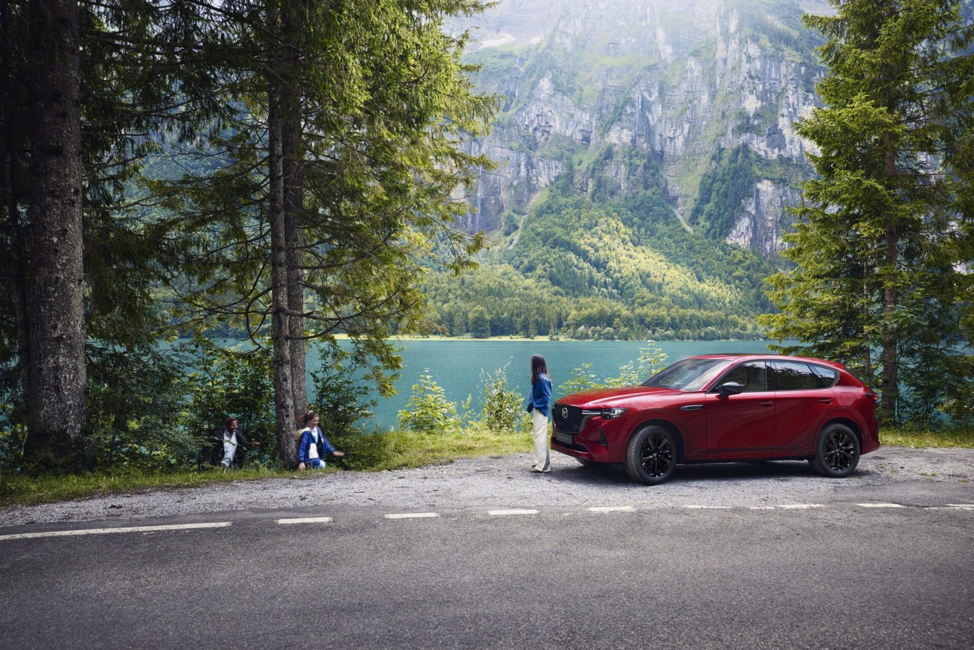 Mazda CX-80 et forêt, il es doté du nouveau moteur I6 turbo