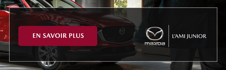 Bannière promotionnelle montrant l'avant d'un Mazda rouge avec un bouton "En savoir plus" au centre, accompagnée des logos Mazda et L'Ami Junior.