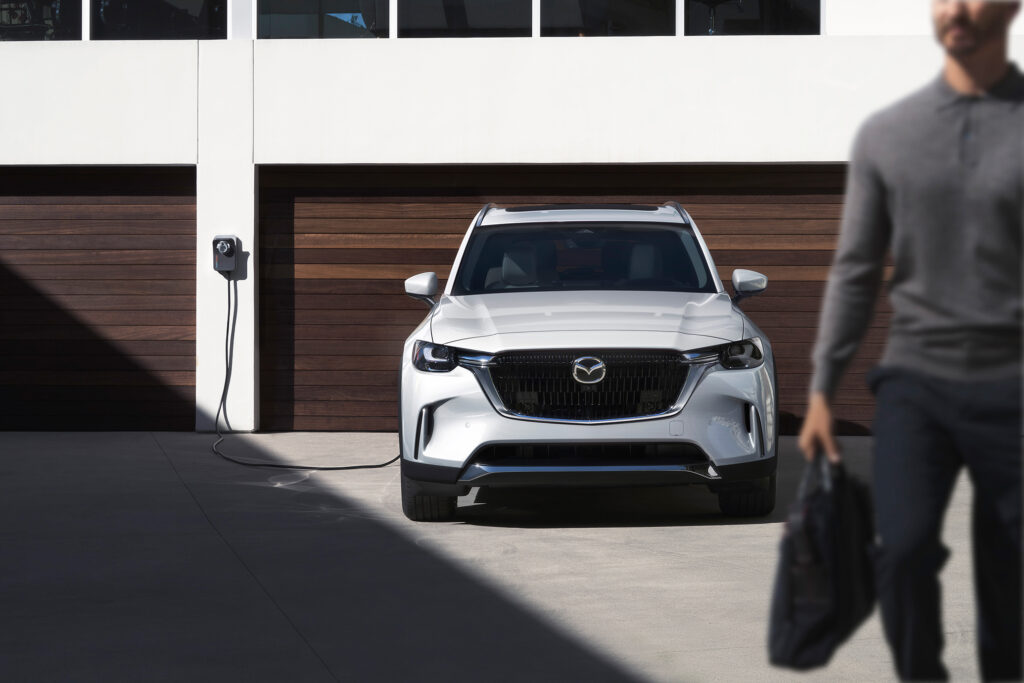 24 CX90 PHEV Exterior 14 1024x683