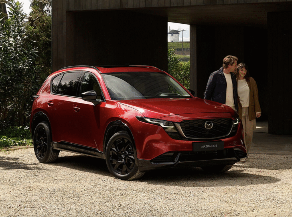 Image qui montre l'extérieur du Mazda CX-5 2026 rouge. 