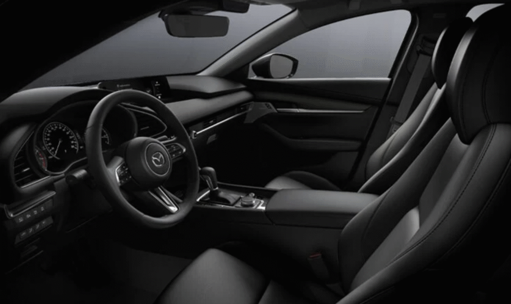 Image qui montre l'intérieur de la Mazda 3 2025.